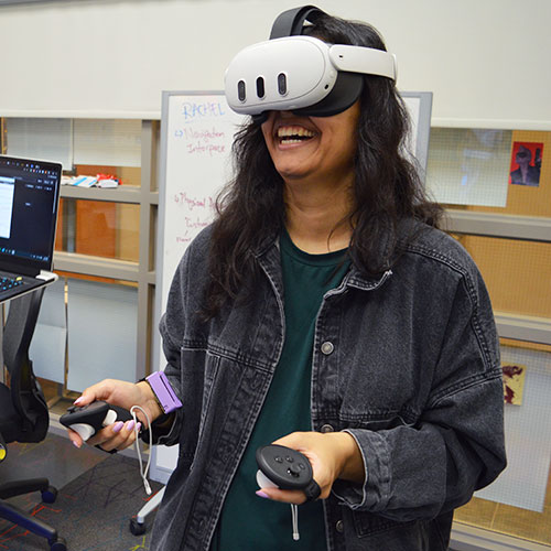 Muntaha Chaudry using VR in Laurier research lab